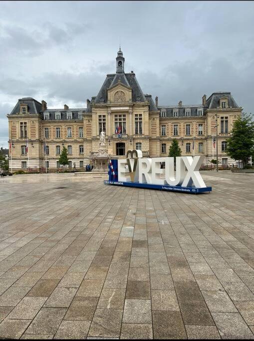 Apt Evreux 900M De La Gare المظهر الخارجي الصورة